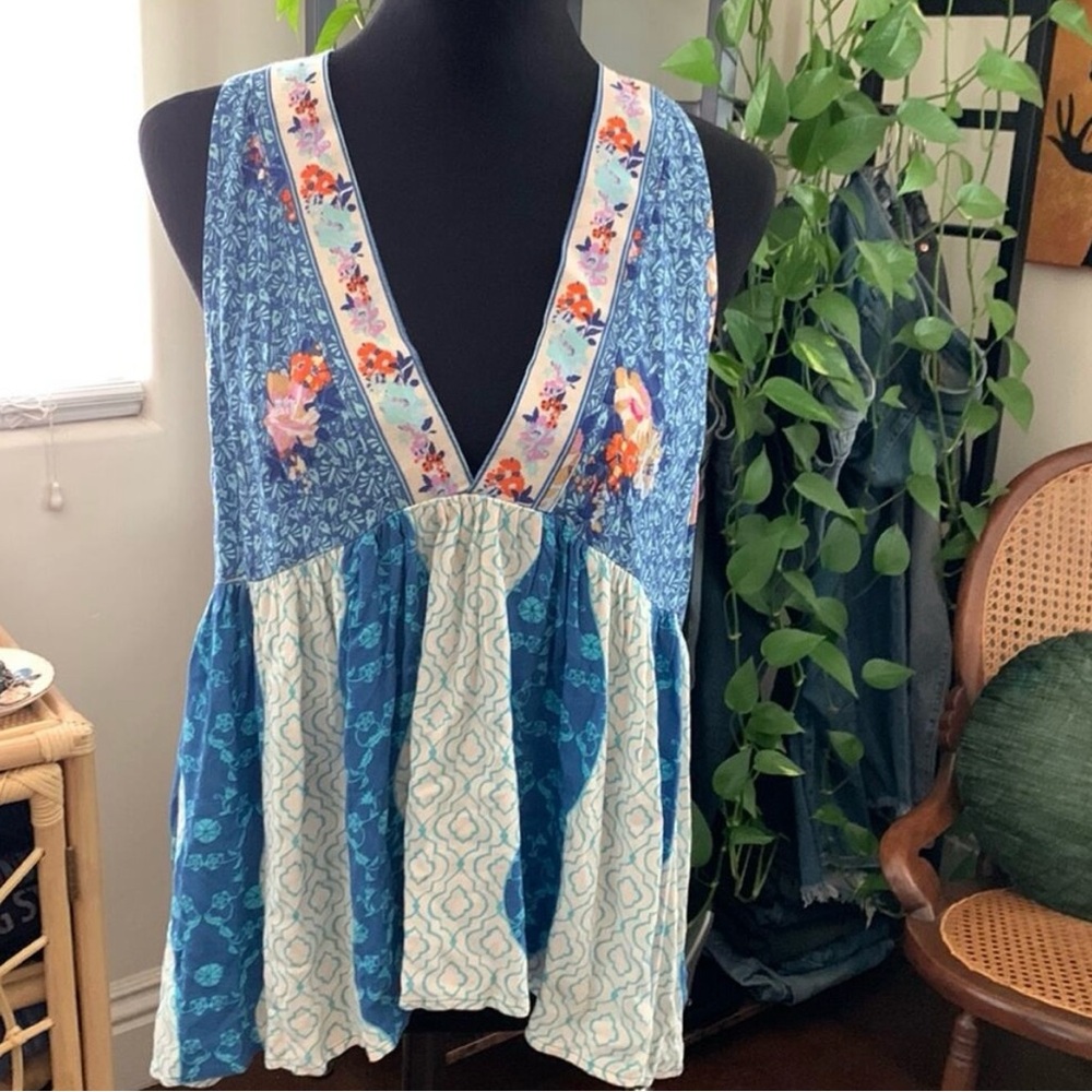 Free People Dream Darlin’ Blue Floral Boho Sleeveless Split Back Tank Top Medium
